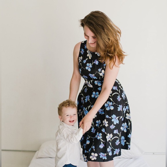 Size M Great condition 50s style dress worn once for Mother’s Day photos! - Picture 1 of 3